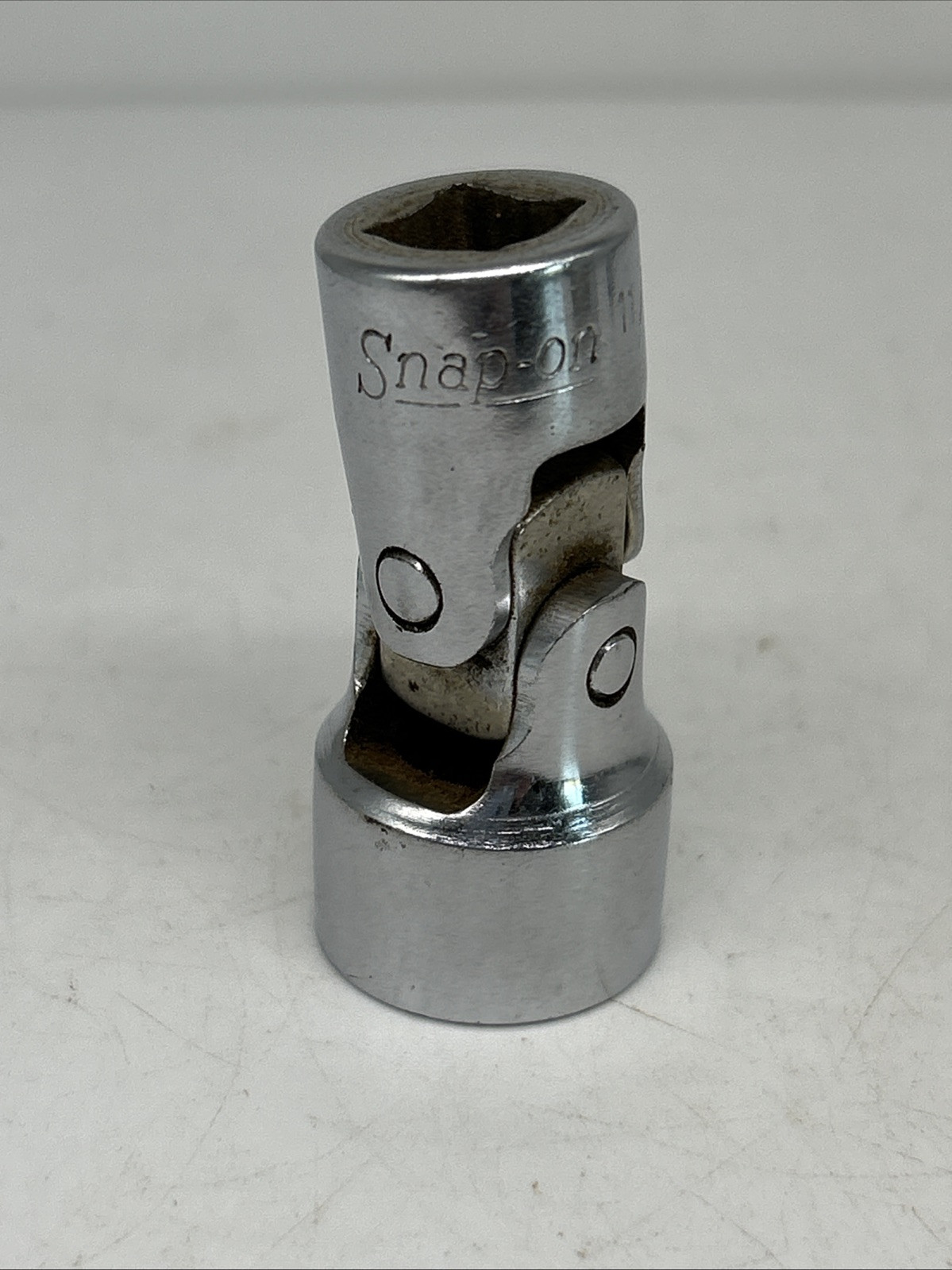 Snap-on Tools USA 3/8″ Drive 12pt Point 11/16″ SAE Chrome Swivel Socket FU22