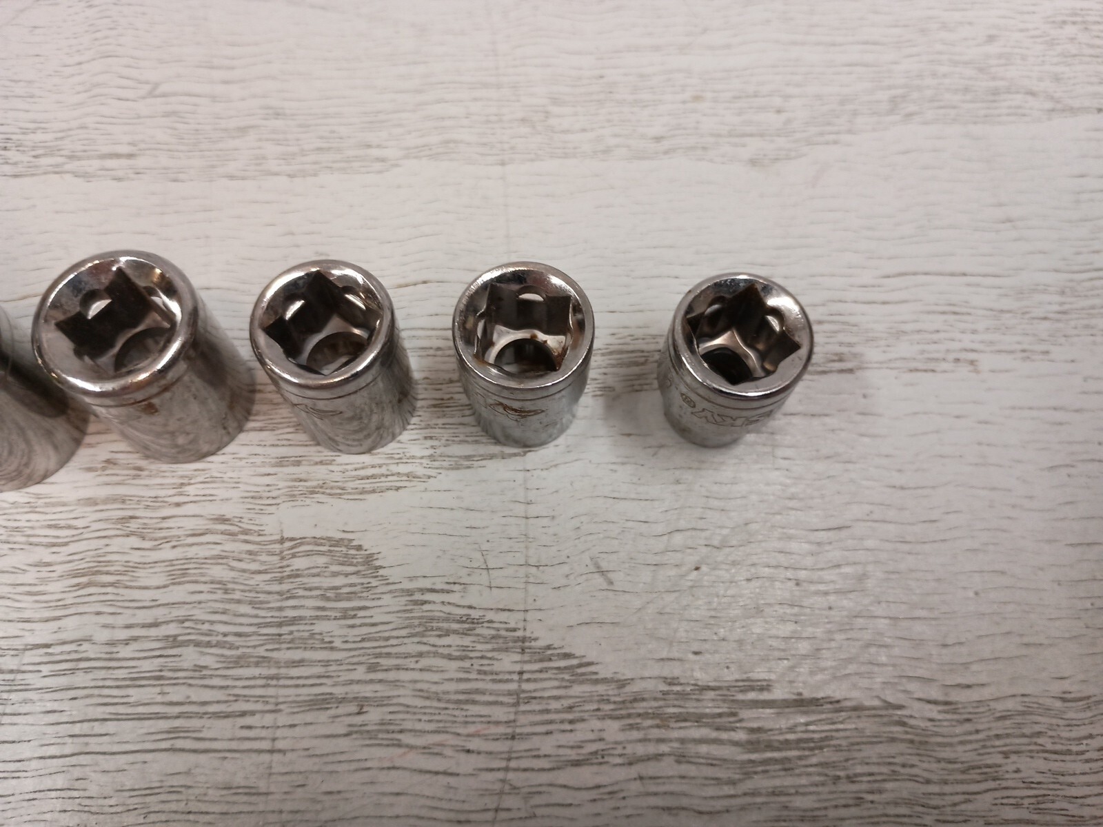 Husky 5/16″ to 13/16″ 12 Point Shallow Chrome SAE Socket Set 3/8″ Drive