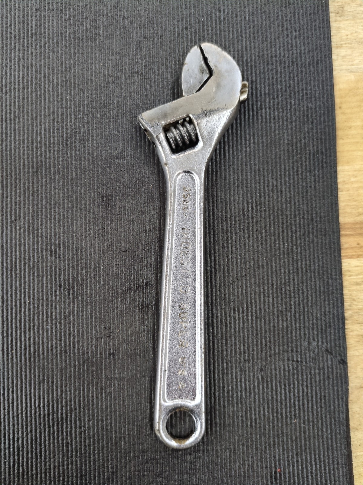«INDESTRO SUPER» U.S.A. #3586A 6″ FORGED ALLOY STEEL ADJUSTABLE END WRENCH.