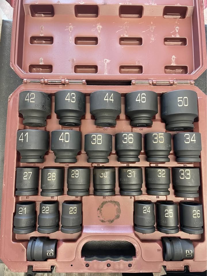 MATCO TOOLS 26 PIECE 3/4″ DRIVE METRIC 6 POINT ADV IMPACT SOCKET SET