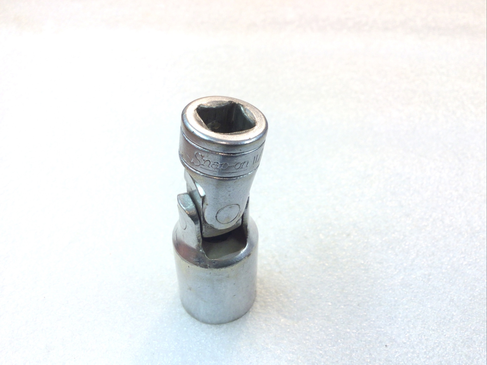 Snap On Tools#FSU22 – 11/16″, SAE, Semi-Deep, Swivel Socket, 3/8”Dr., 6Pt.,-USA-