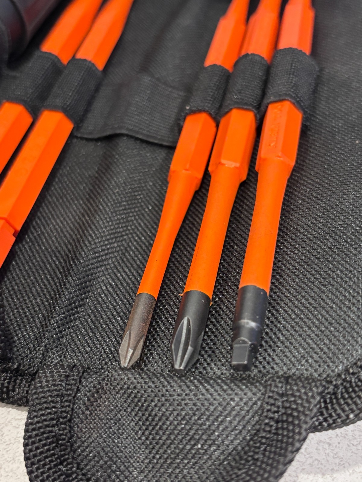 32288 Klein Tool Set – 8-in-1 Insulated Interchangeable Screwdriver Set