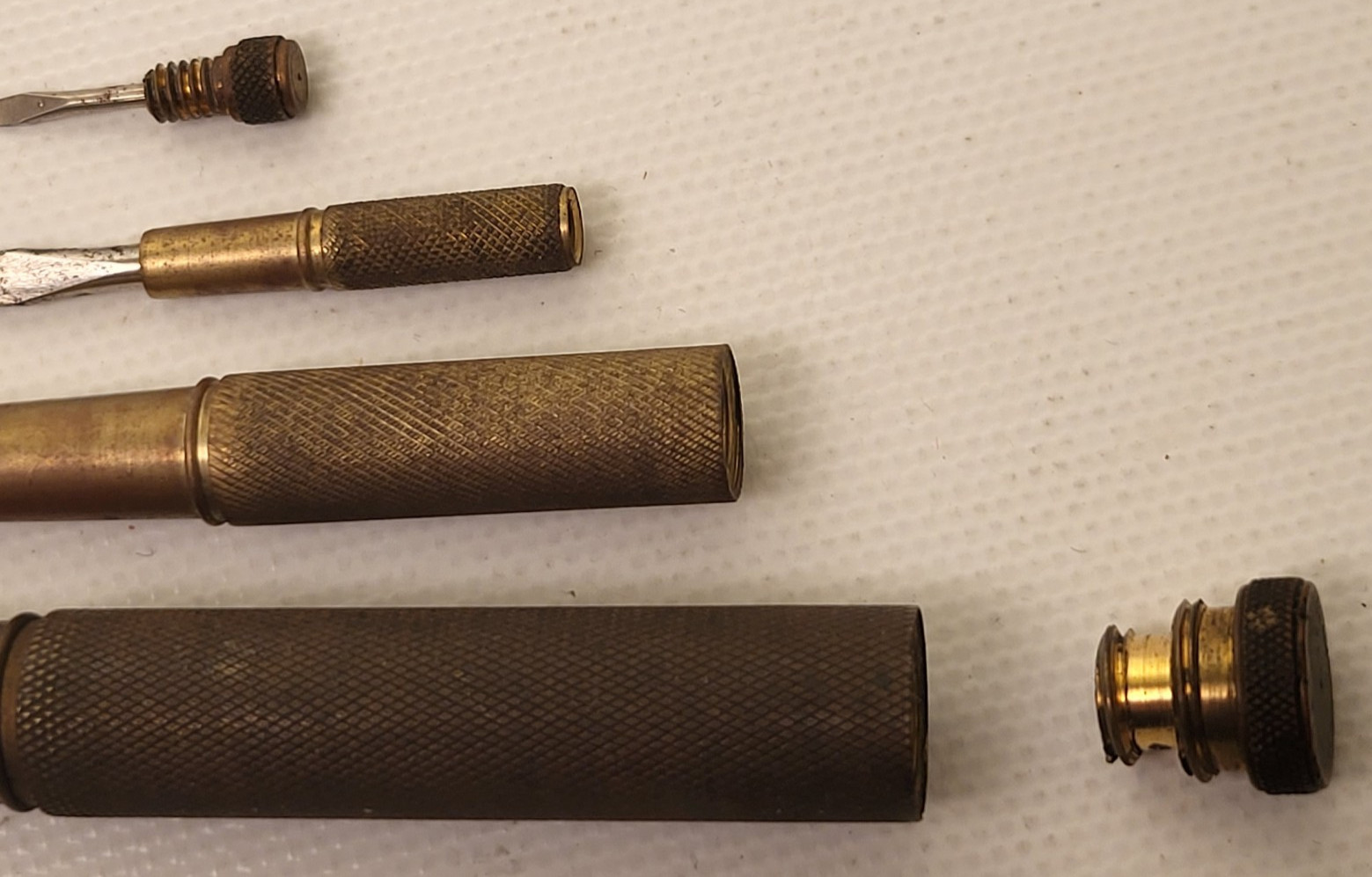 Vintage Set of 4 Brass Handle Nesting Nested Standard Slotted Screwdrivers
