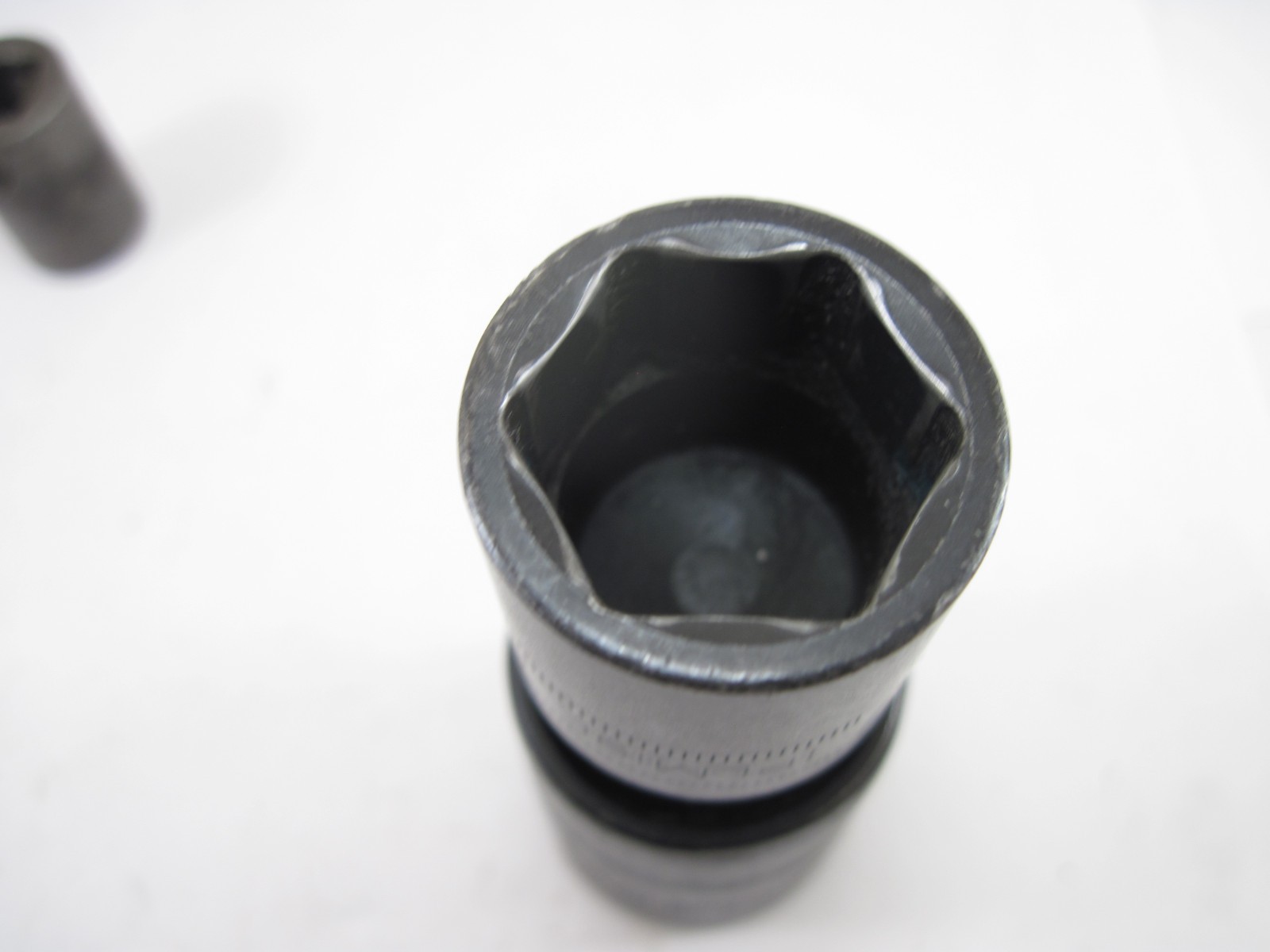 Snap On 1/2″ Drive 19mm Metric Shallow 6pt Impact Swivel Socket IPLM19C NICE
