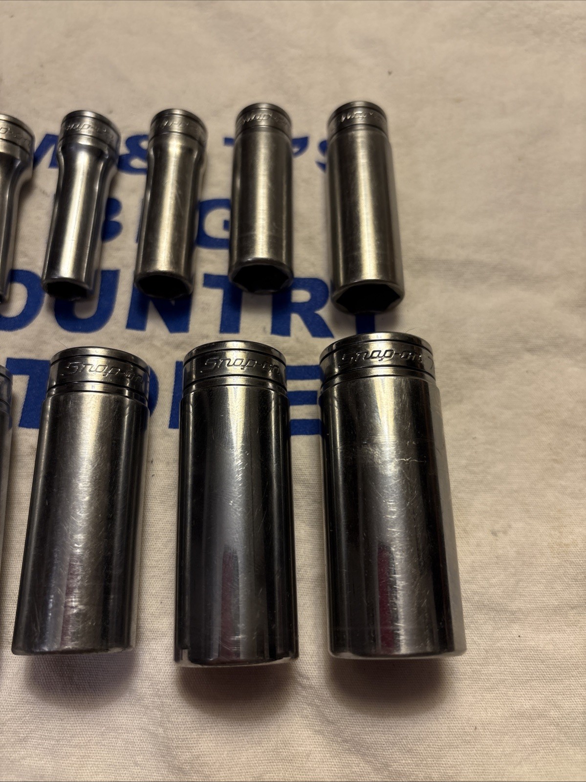 Snap-on Tools USA 3/8″ Drive 6pt 11pc SAE Deep Chrome Socket Set 211SFSY