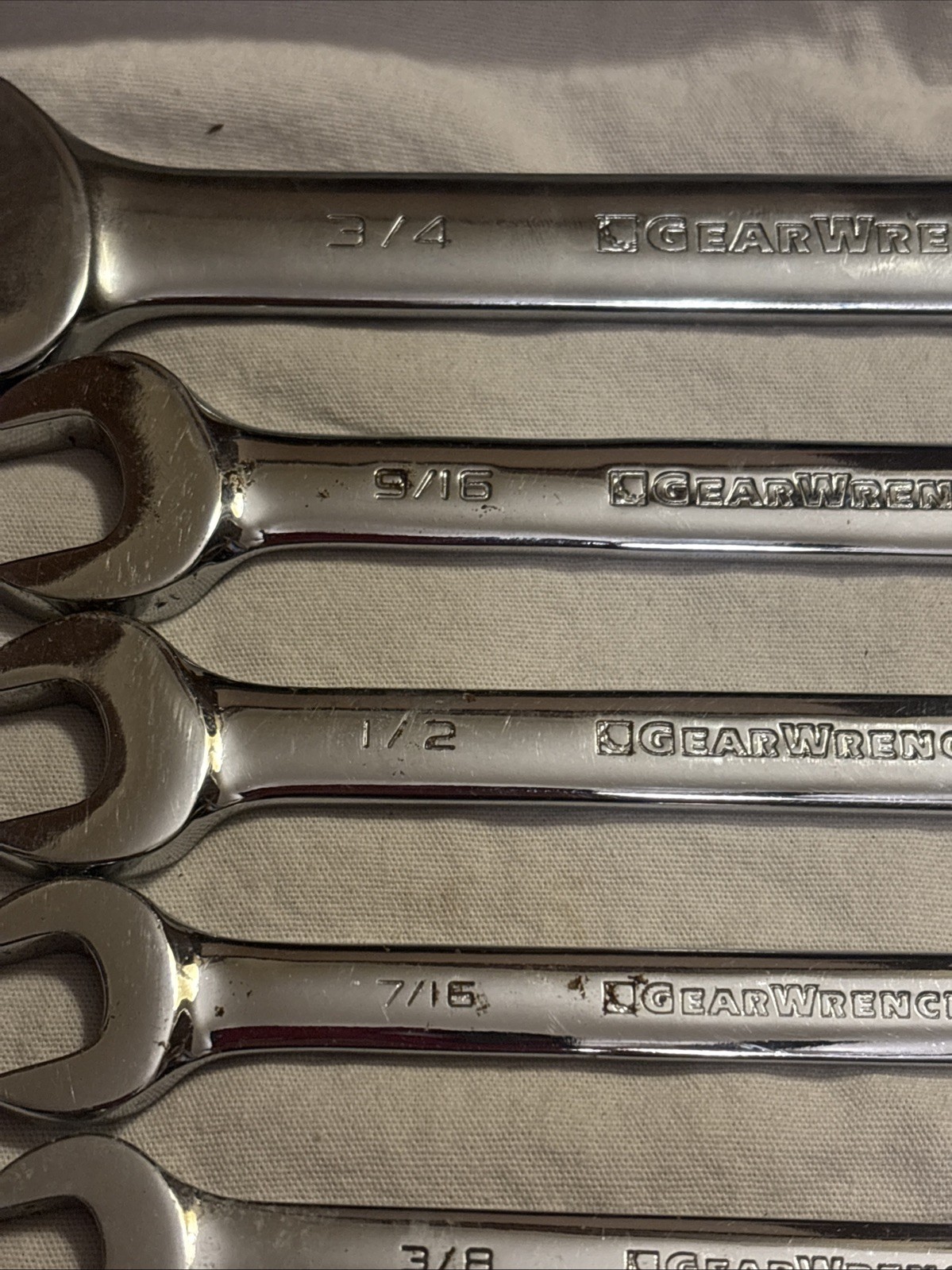 Gearwrench 32 pc Standard & Metric Set, includes bits & holder