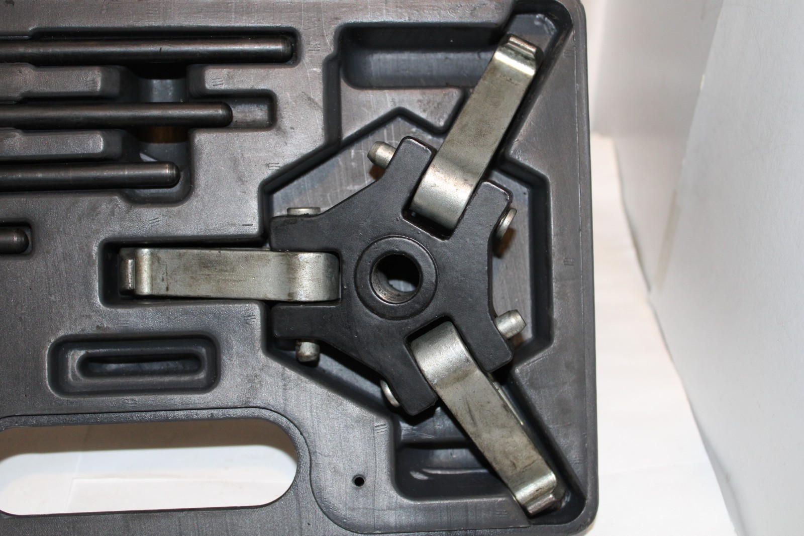 Blue-Point Tools Universal GM / Chrysler Harmonic Damper Pulley Puller YA6490A