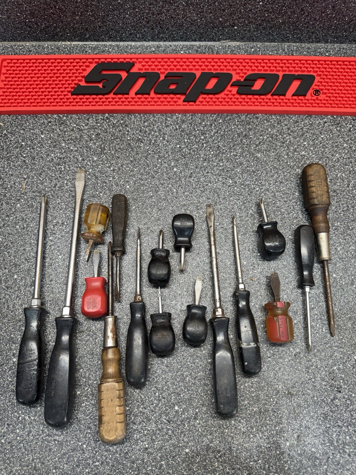 Lot of 17 Mac Snap-on Screwdrivers Phillips and Flatblade
