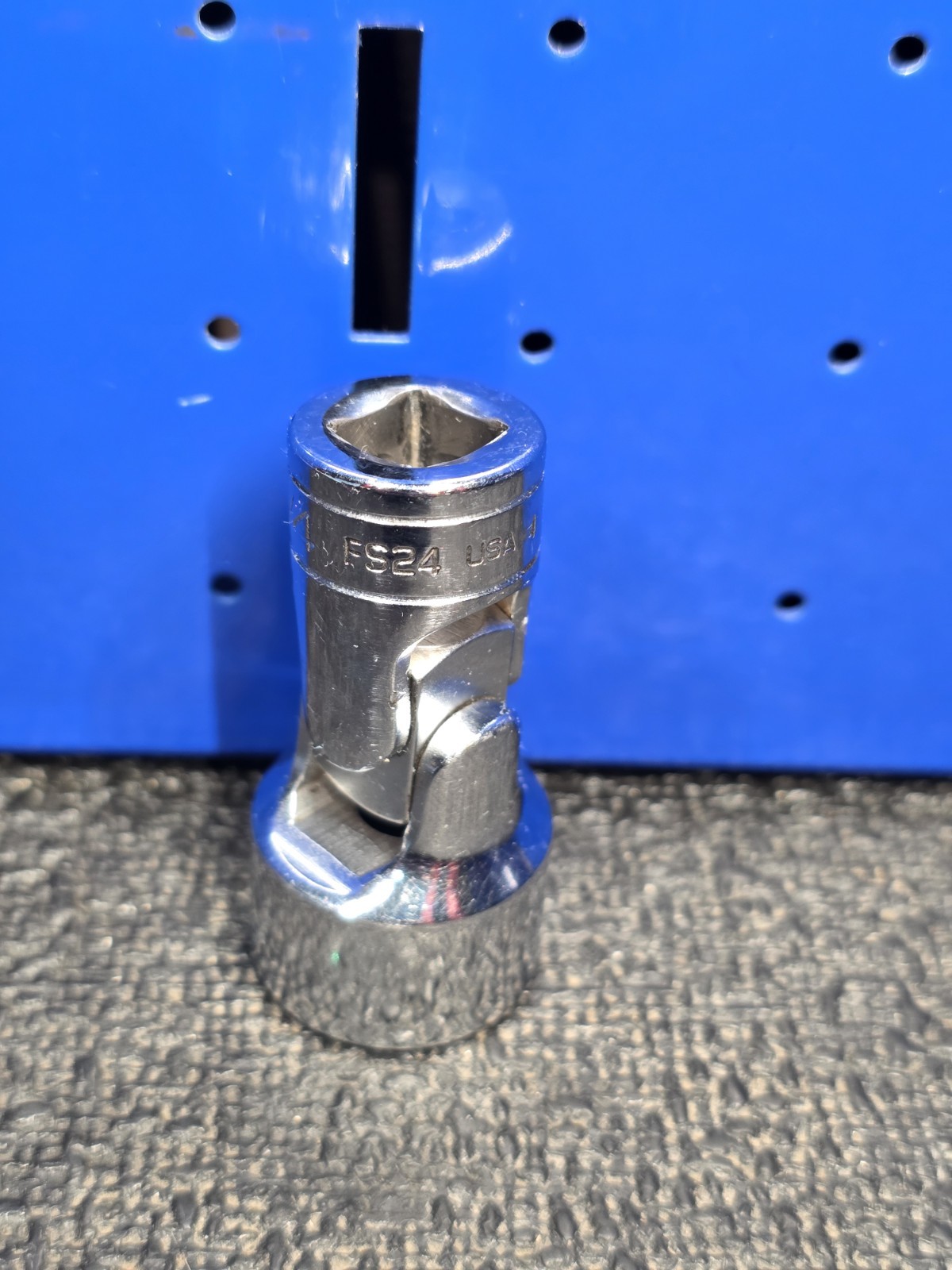 Snap-on Tools FS24 3/4″ 6-Point 3/8″ Drive Swivel Universal Shallow Socket