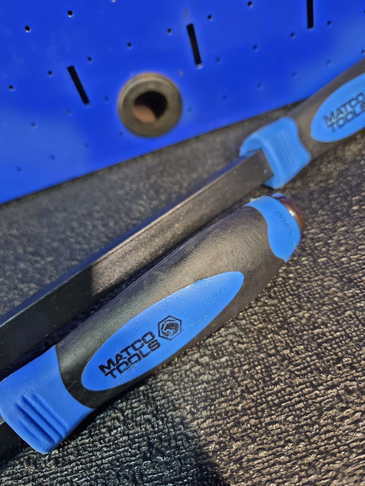 Matco Tools PBB36C 36″ PBB17C 17″ PBB12C 12″ & PBB8C 8″ Striking Pry Bars Blue
