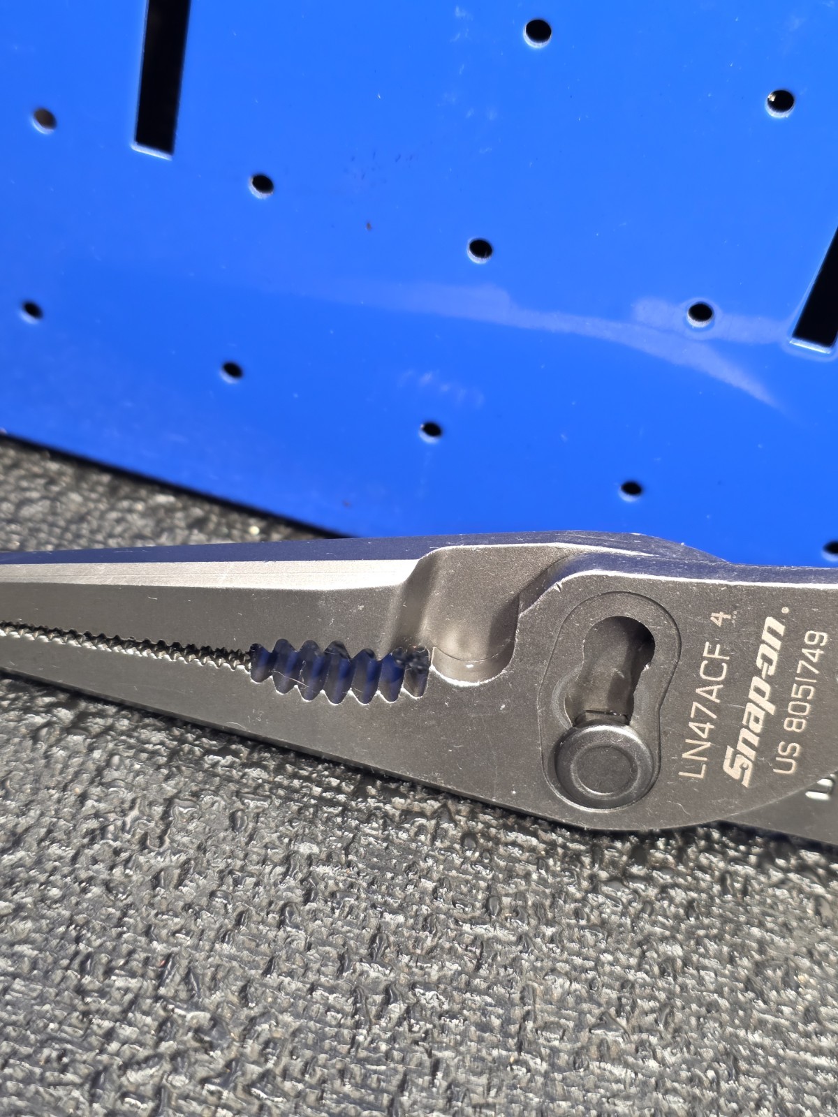 Snap-on LN47ACFMB Power Blue 9″ Soft Grip Long Nose Slip Joint Pliers NICE