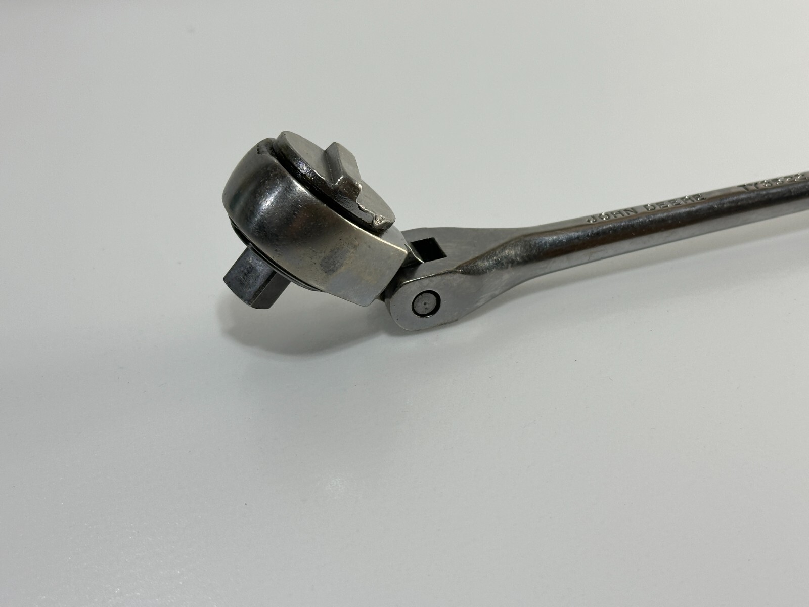 JOHN DEERE Tools USA TY3522 3/8″ Drive Flex Head Ratchet – Chrome Knurled Handle