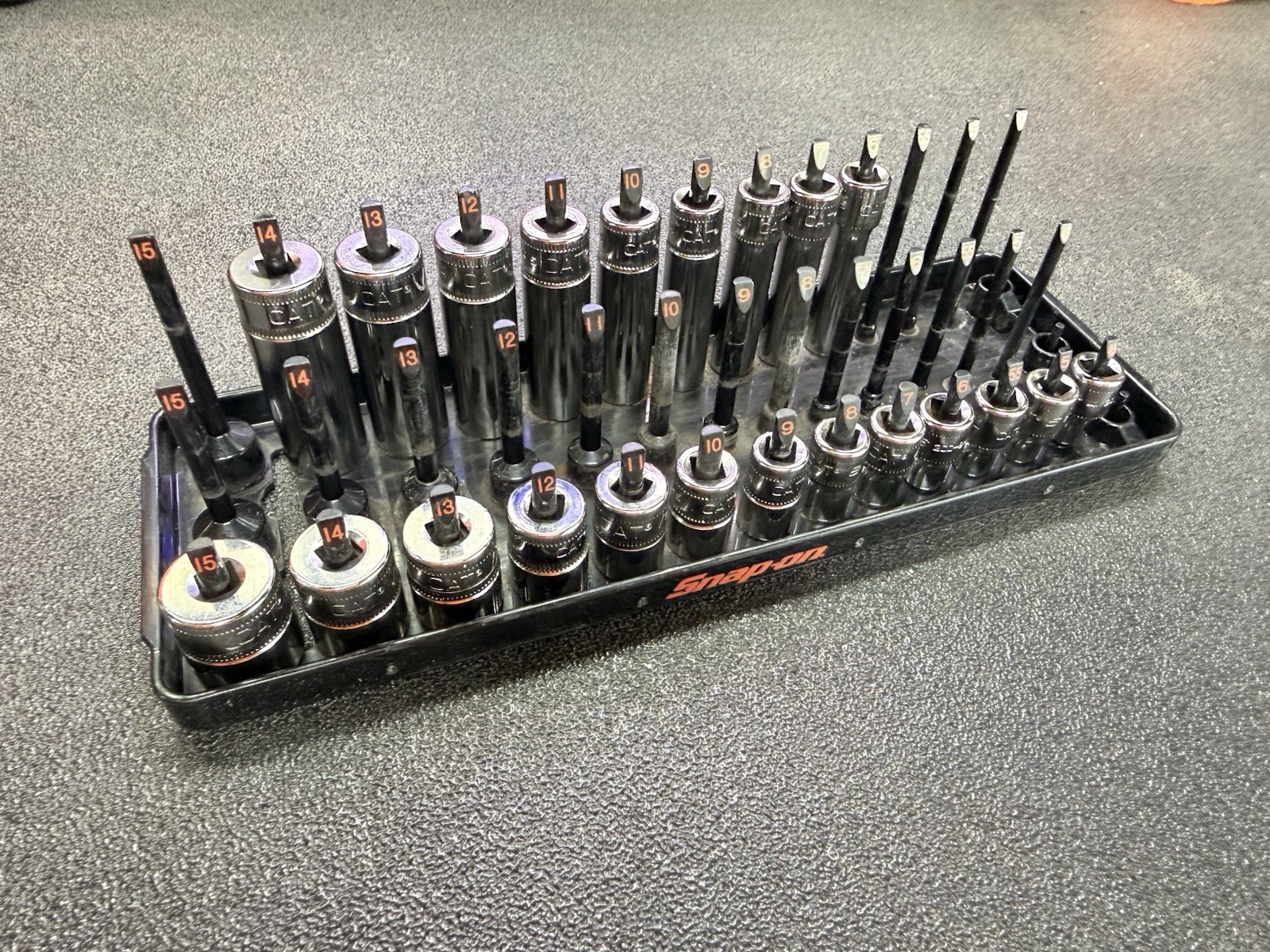 CAT 200-8413 13-Piece Socket Set 1/4 Drive METRIC 4-15 mm 6-Point CAT 194-3578