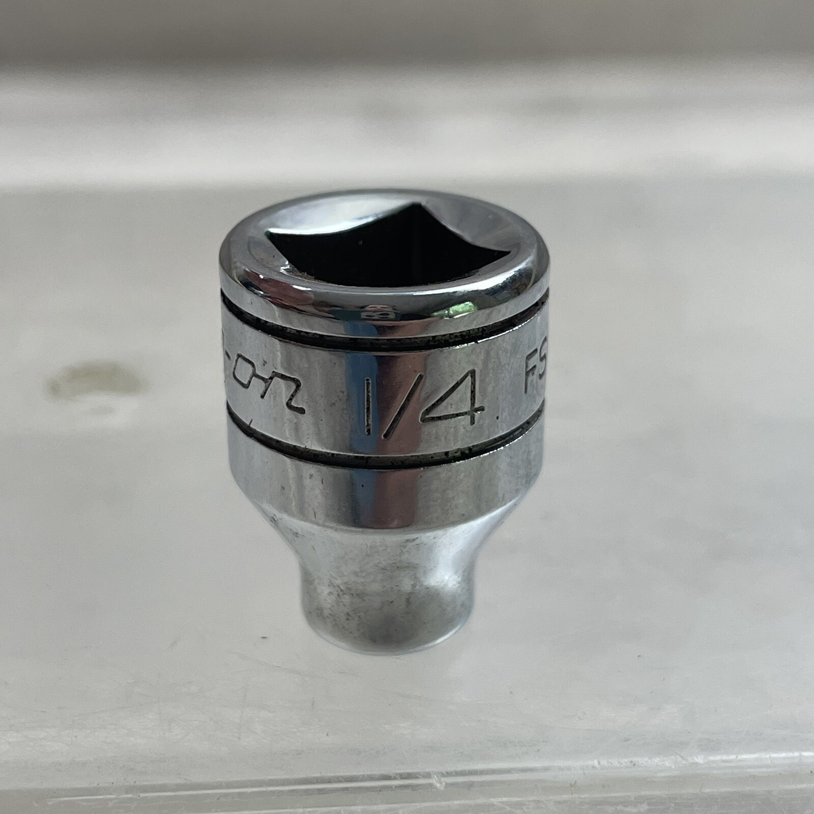 Snap-On (FS081) 3/8″ Drive 6-Point SAE 1/4″ Shallow Socket