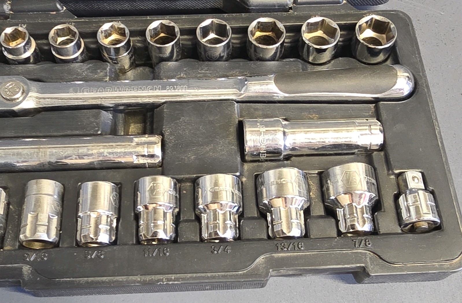 GearWrench 893823 23 Piece 3/8″ Drive Pass-Thru 6 Point SAE/Metric Tool Set