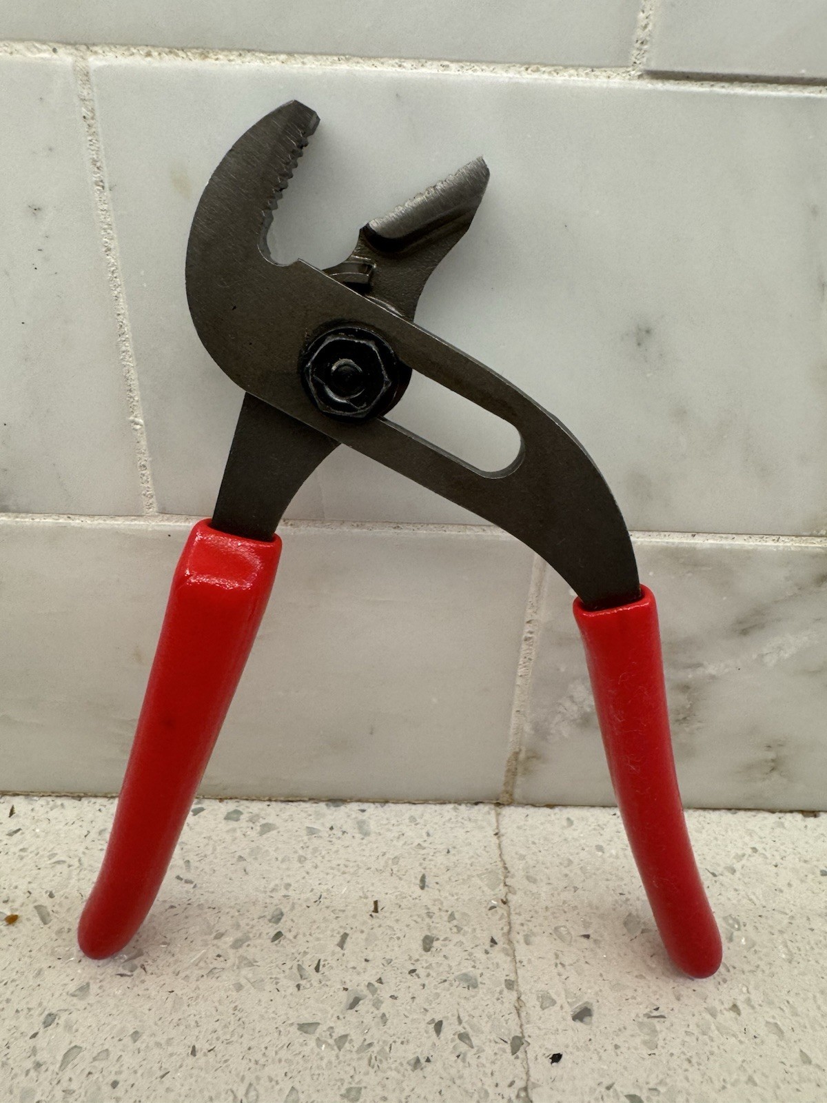 Snap-on Tools NEW RED 7″ Soft Grip Adjustable Joint Pliers AWP65