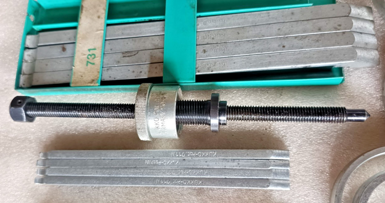 KUKKO 70A INTERNAL BEARING PULLER OR DEEP GROVE BALL BEARING EXTRACTOR SET.