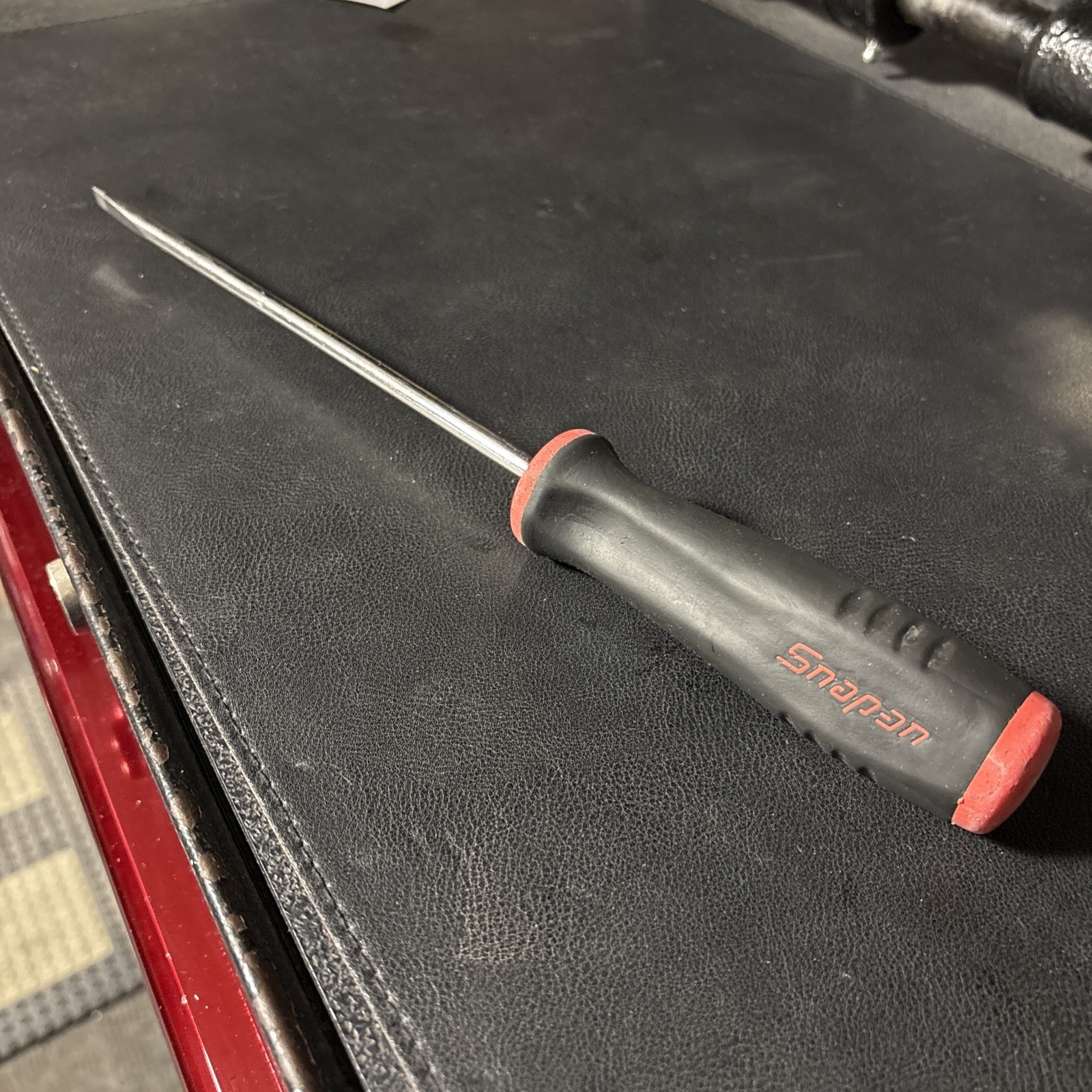 Snap-on Tools Red & Black .03 x . 25 Flat Head Screwdriver DES414095 EXCELLENT