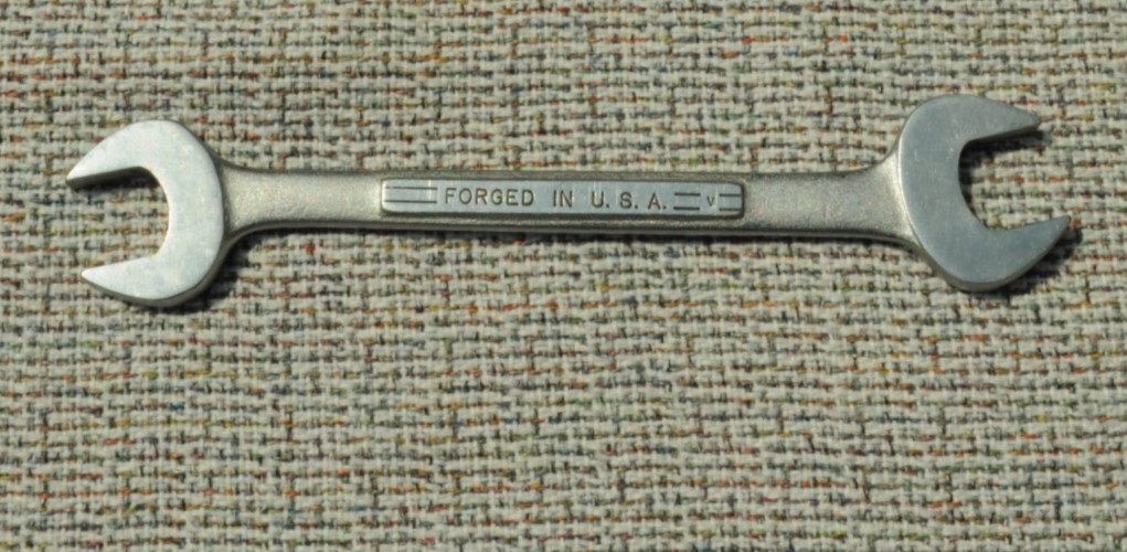 9 PC. USA CRAFTSMAN V OPEN END WRENCH SET WITH VINTAGE HOLDER
