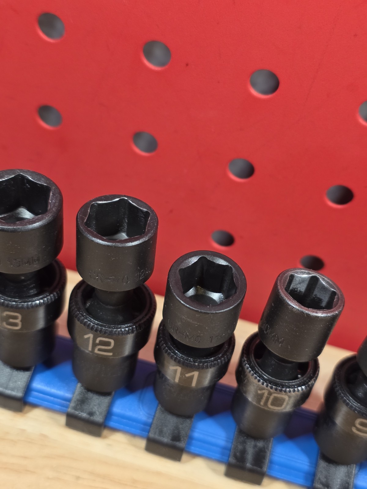 Matco Tools SAUPM126V 5-15mm 12-Piece 1/4” Drive Metric Impact Swivel Socket Set