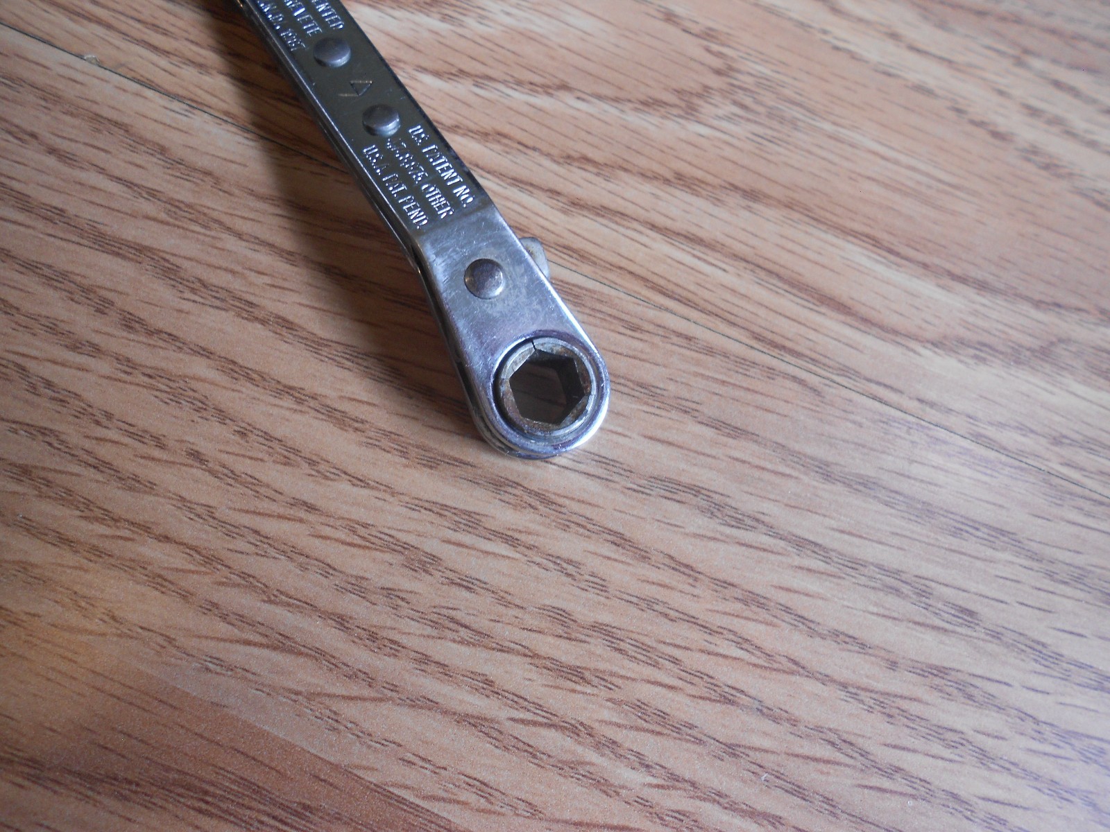 1 MAC TOOLS ROW0810 1/4″ x 5/16 6pt Reversible Ratcheting Offset Box Wrench USA