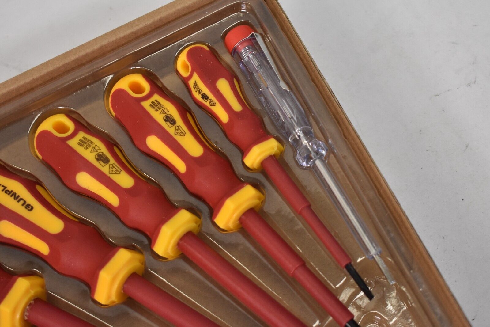 Gunpla 11 Piece Screwdriver Set 1000V w Magnetic Tip Soft Grip Slotted Phillips
