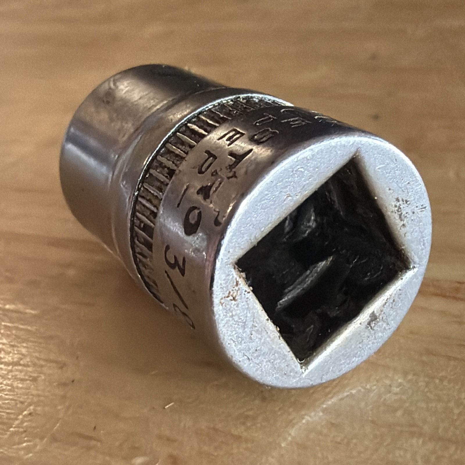 Indestro Super 3/8″ Double Square Socket 3/8″ Drive 8 Point 2712S Made in USA
