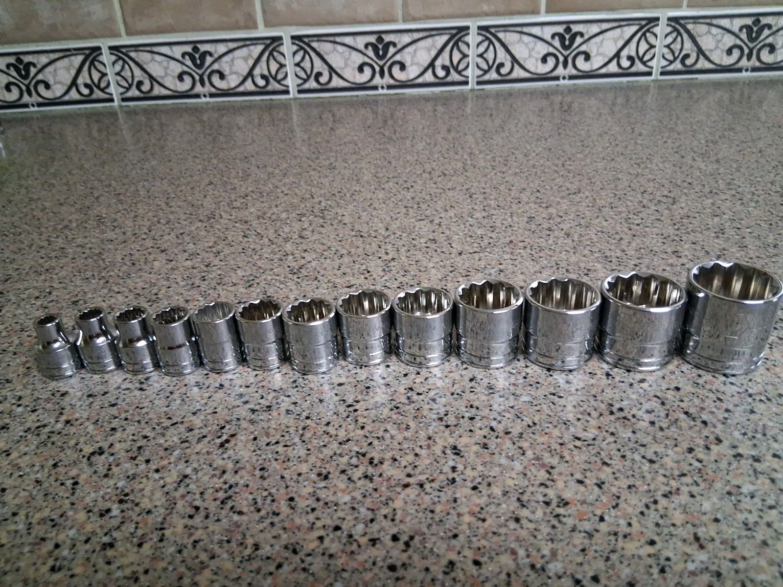 GEARWRENCH 13 Pc. 3/8 Drive 12 Pt. Shallow Socket Set, SAE 1/4-1″ Easy Read