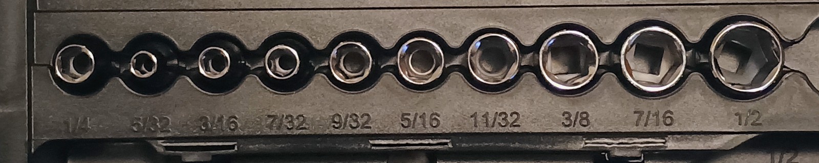 DEWALT 21 Piece METRIC (11) and SAE (10) 6 Point Socket Set For 1/4″ Inch Drive