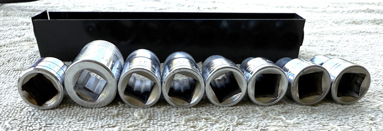 LOT OF 8, 1/2 INCH DRIVE SOCKETS AS PICTURES AND DESCRIBED