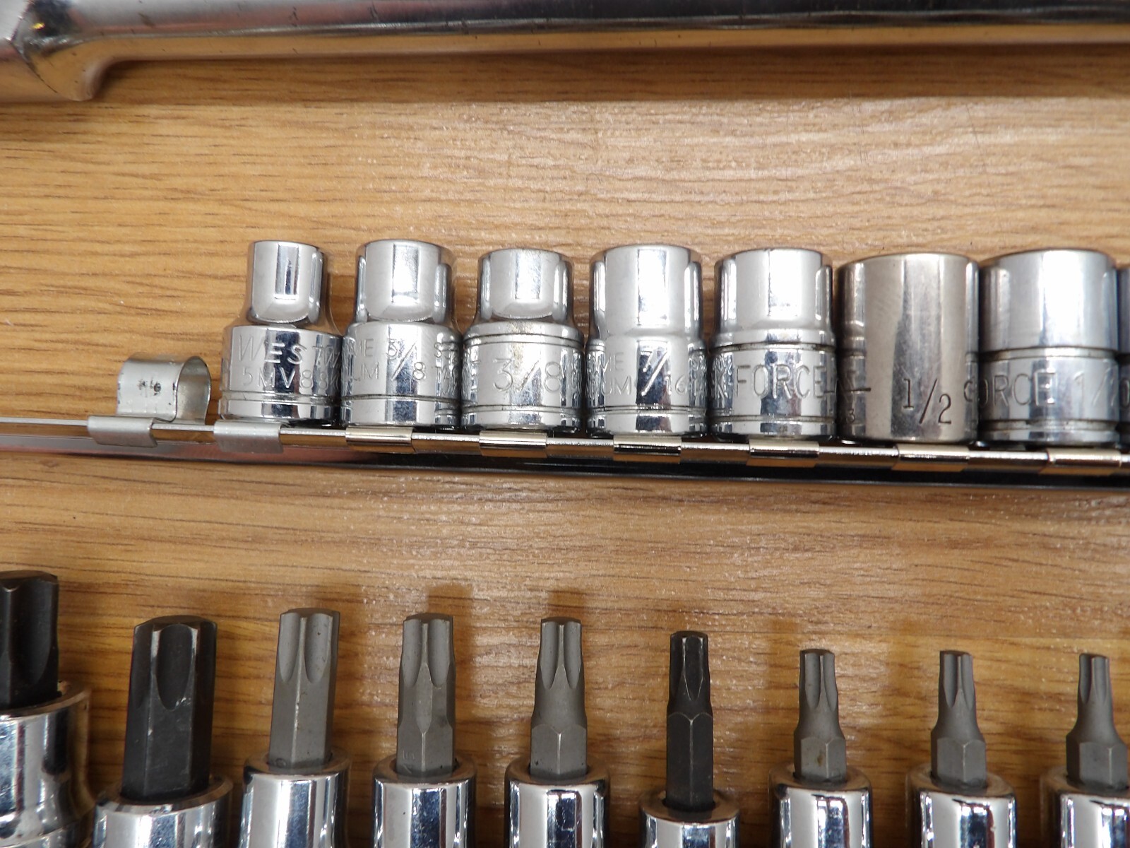 LOT OF METRIC & SAE SOCKETS 6&12 POINT 3/8 INCH DRIVE 88 PIECES- GREAT DEAL!
