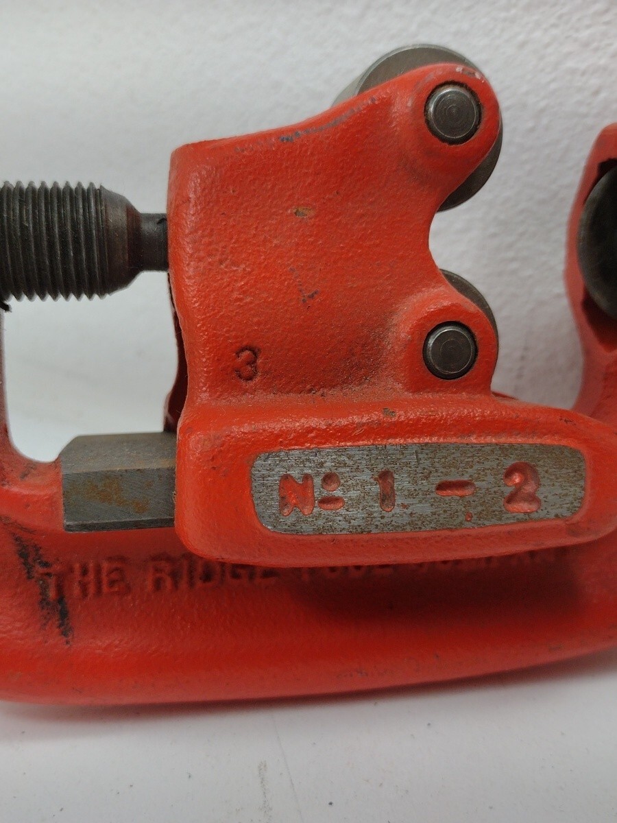 32810 Ridgid Model 1-A Heavy Duty Red Pipe Cutter 1/8″ to 1-1/4″ (3-32mm)