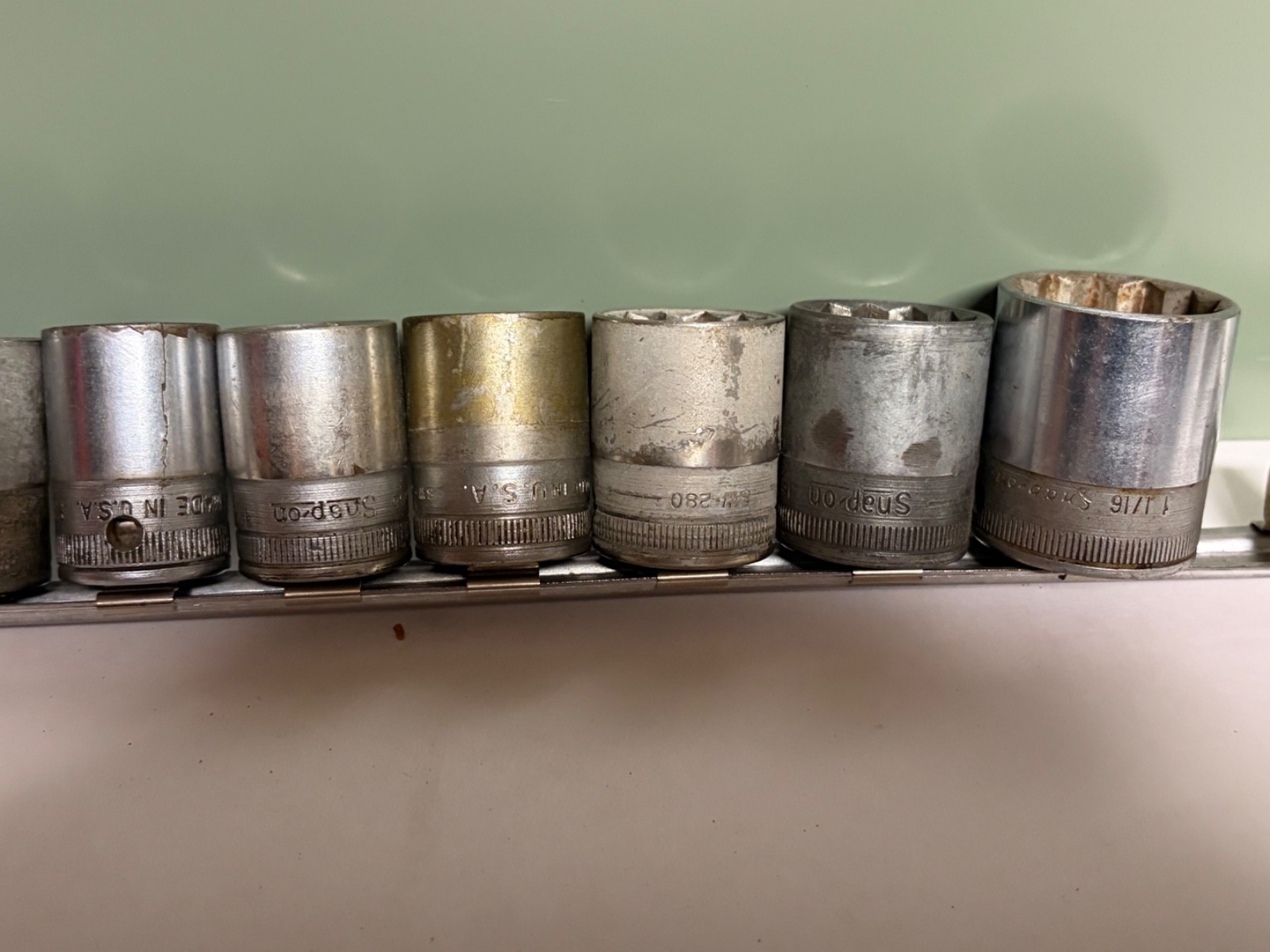 Vintage Snap-On 12 pc 1/2 Drive SAE 12 Point Shallow Sockets W/Metal Rack