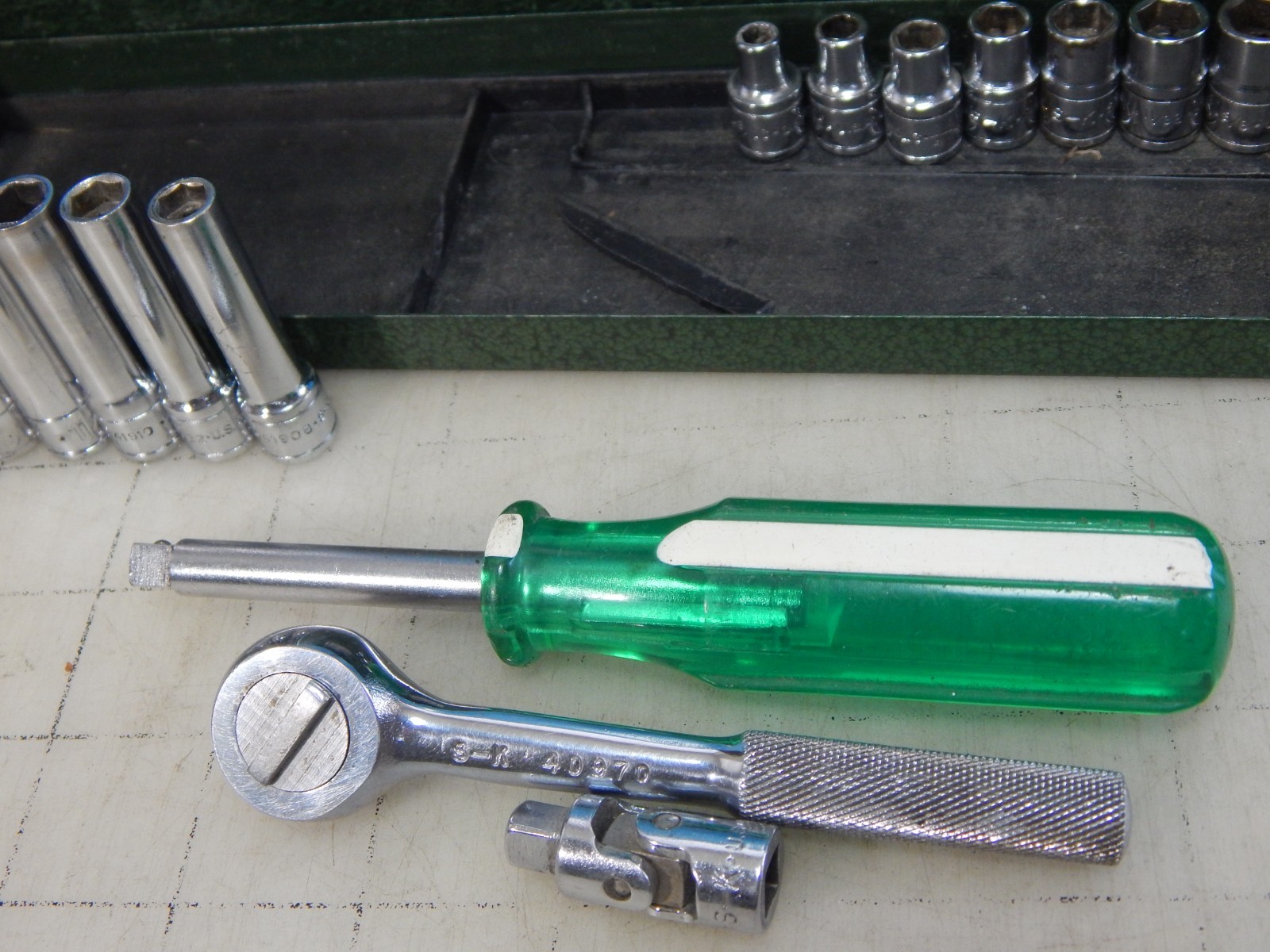 Vintage S-K Tools 4921 21 Pc. 1/4″ Dr. Socket Set & Metal Box, Ratchet, Deep SAE