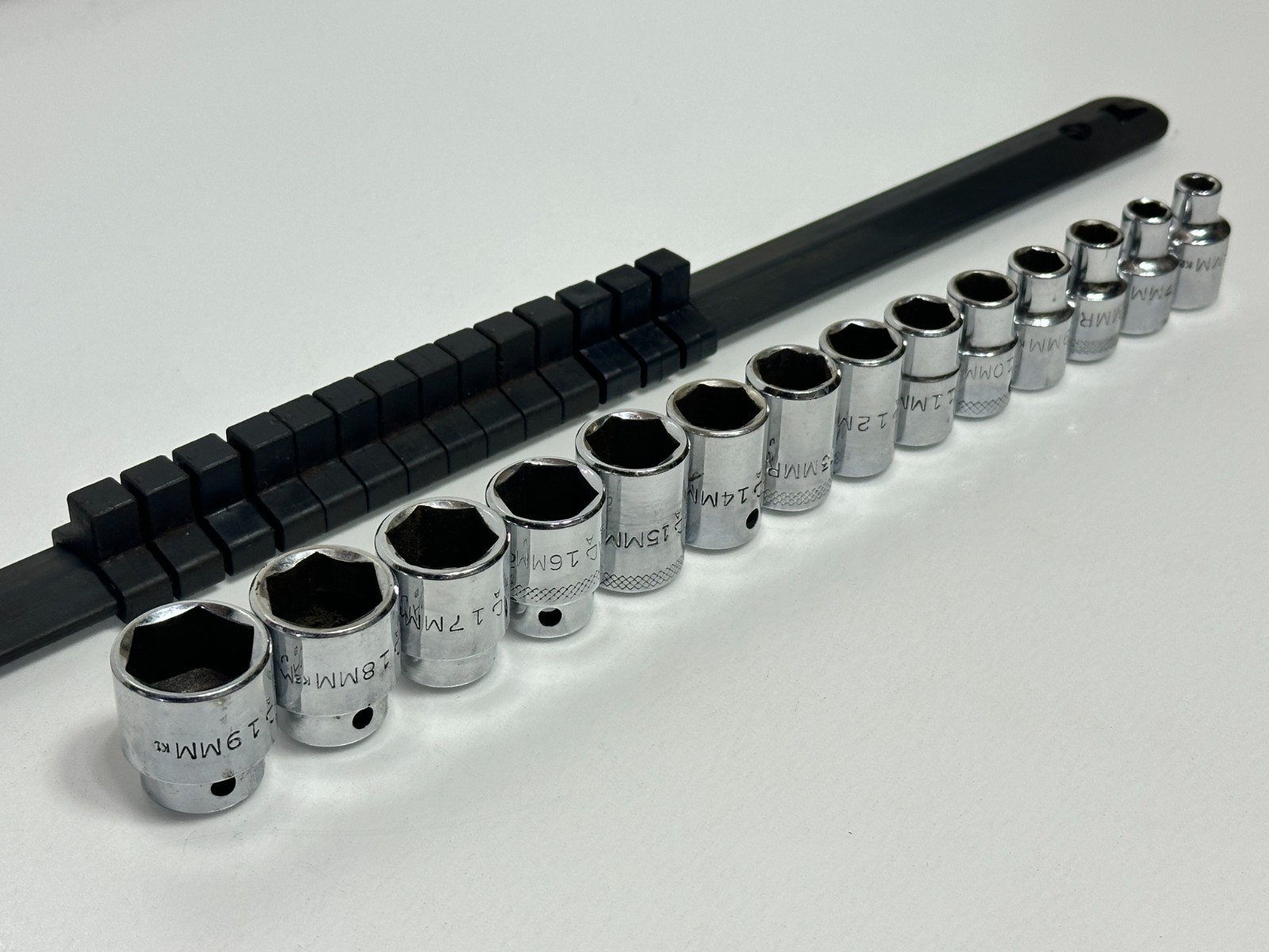 MAC Tools USA SXM146TR 3/8″ Drive 14pc Metric 6mm to 19mm Socket Set, 6 Point