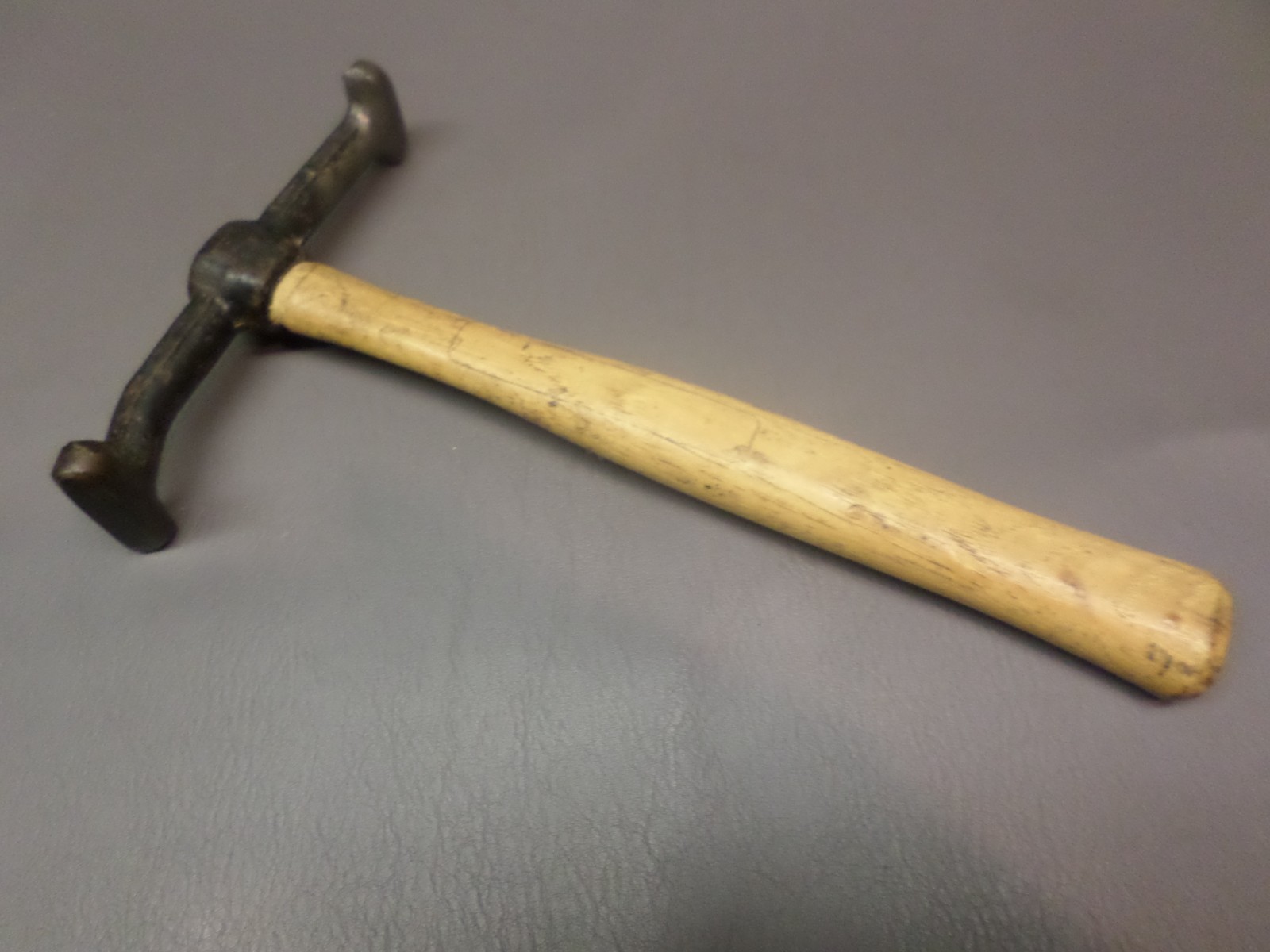 MAJESTIC NO. 55356 AUTO BODY HAMMER – DOOR SKIN HAMMER – SOLID & CLEAN