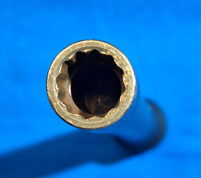 Snap-On 1/2″ Drive 12-Point Metric 12 mm Extra-Long Head Bolt Socket S6160