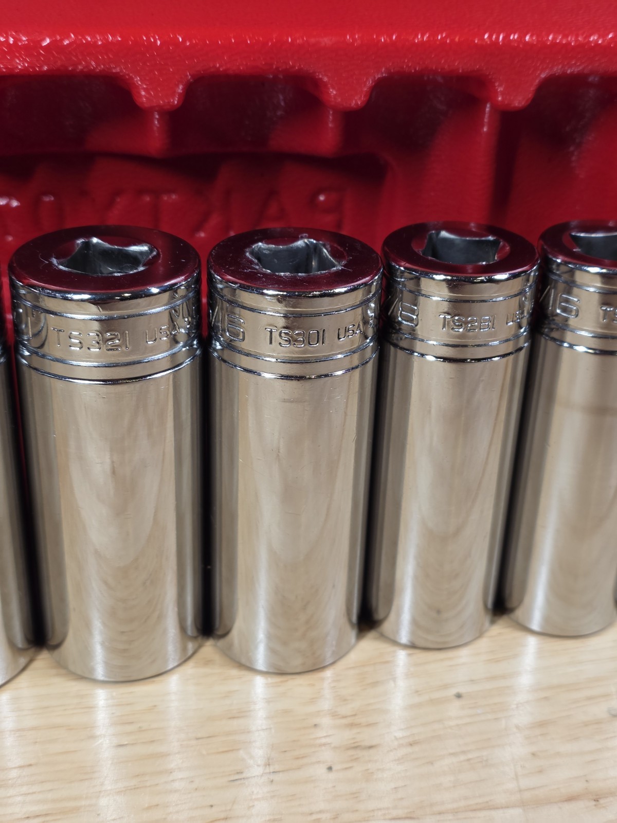 Snap-on 313TSYA 1/2″ Drive 13-Piece 3/8″ – 1-1/8″ Deep 6-Point Chrome Socket Set