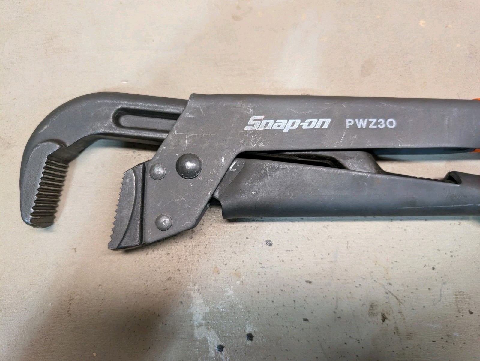 Vintage Snap-on Tools 21-1/2″ Soft Grip Orange Adjustable Pliers Wrench PWZ30