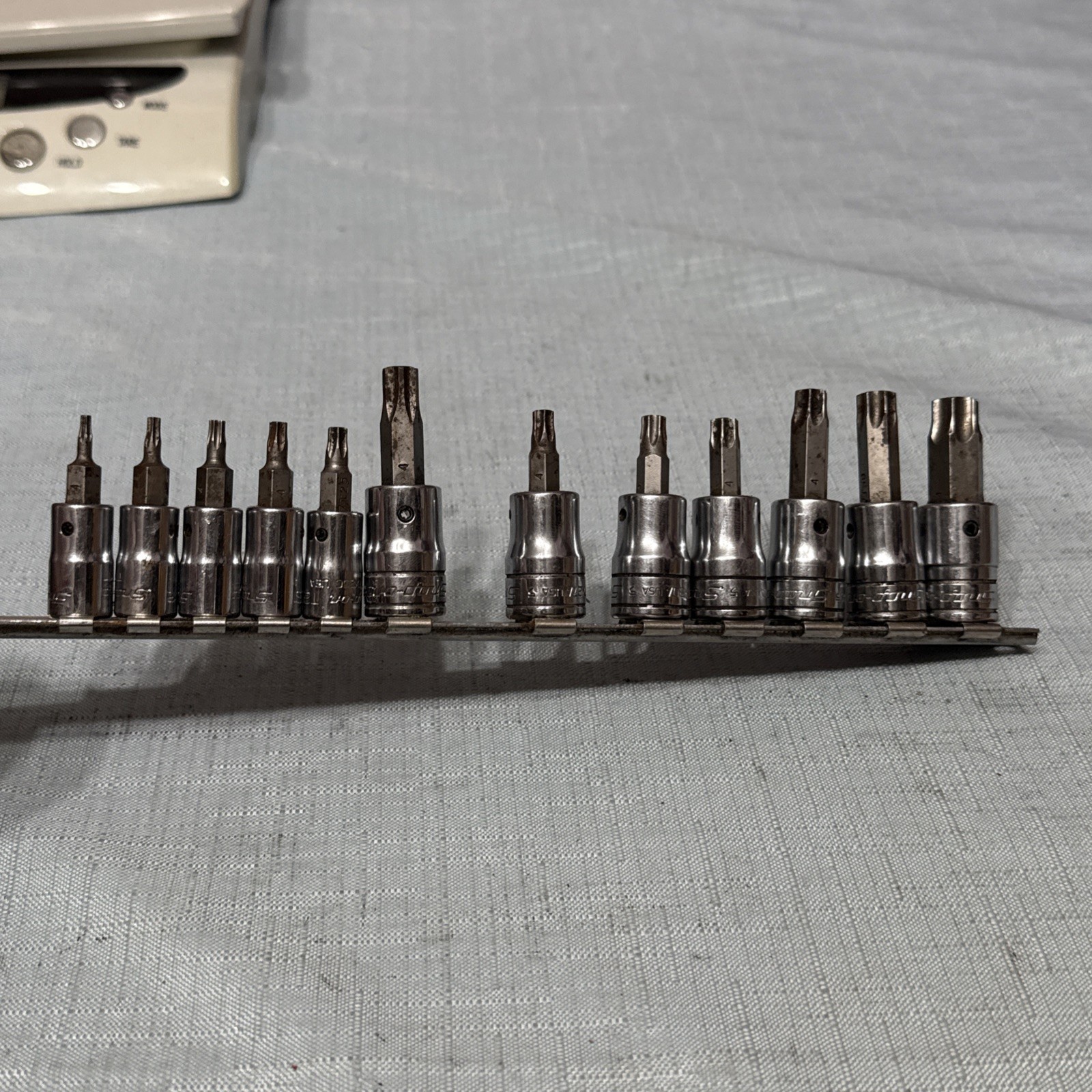 Snap-on 12 Piece 1/4″ 3/8″ 1/2″ Drive Torx Socket Set T8 to T55 Read