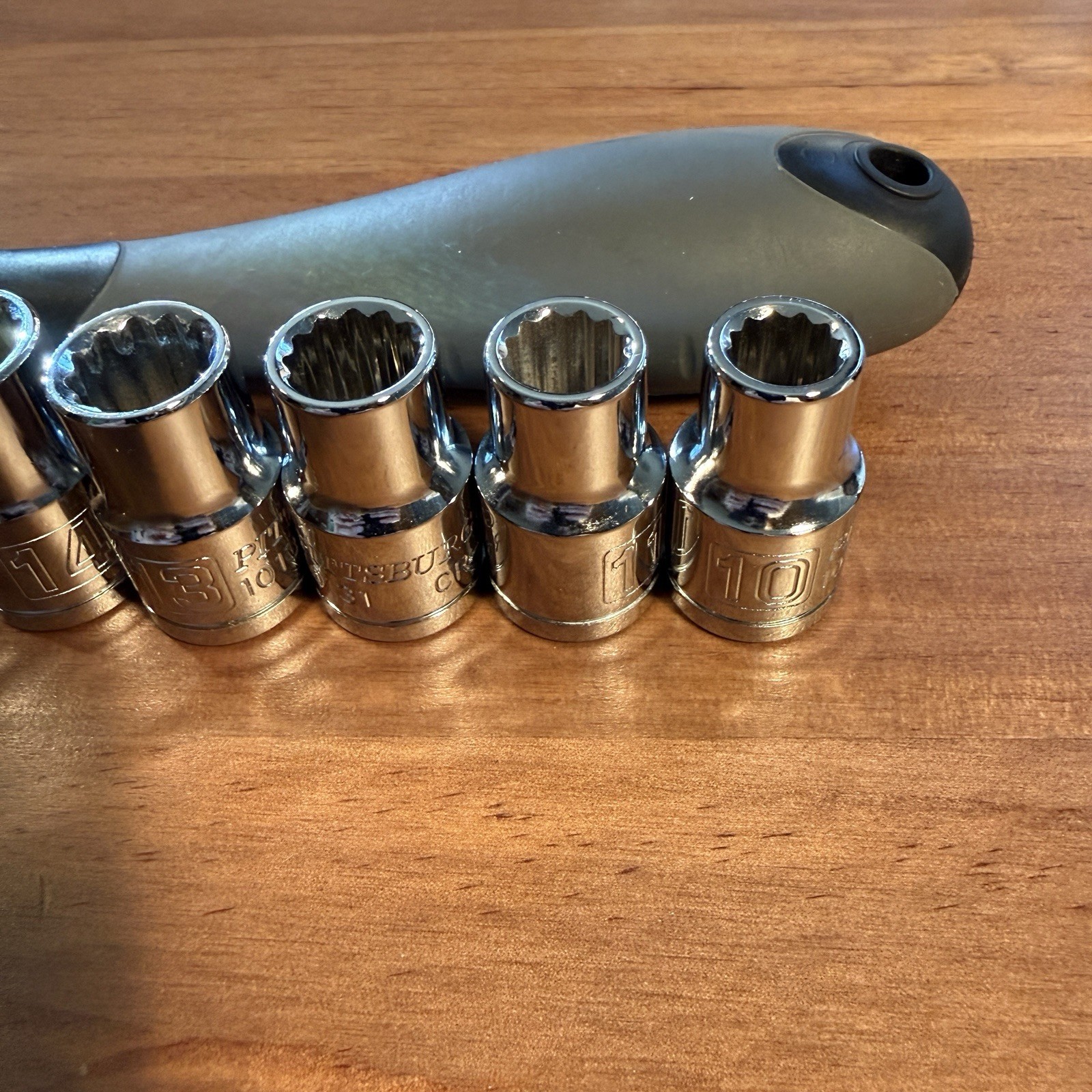 Pittsburgh Pro Metric Sockets / Ratchet 12 Point 1/2″ Drive 10mm-19mm