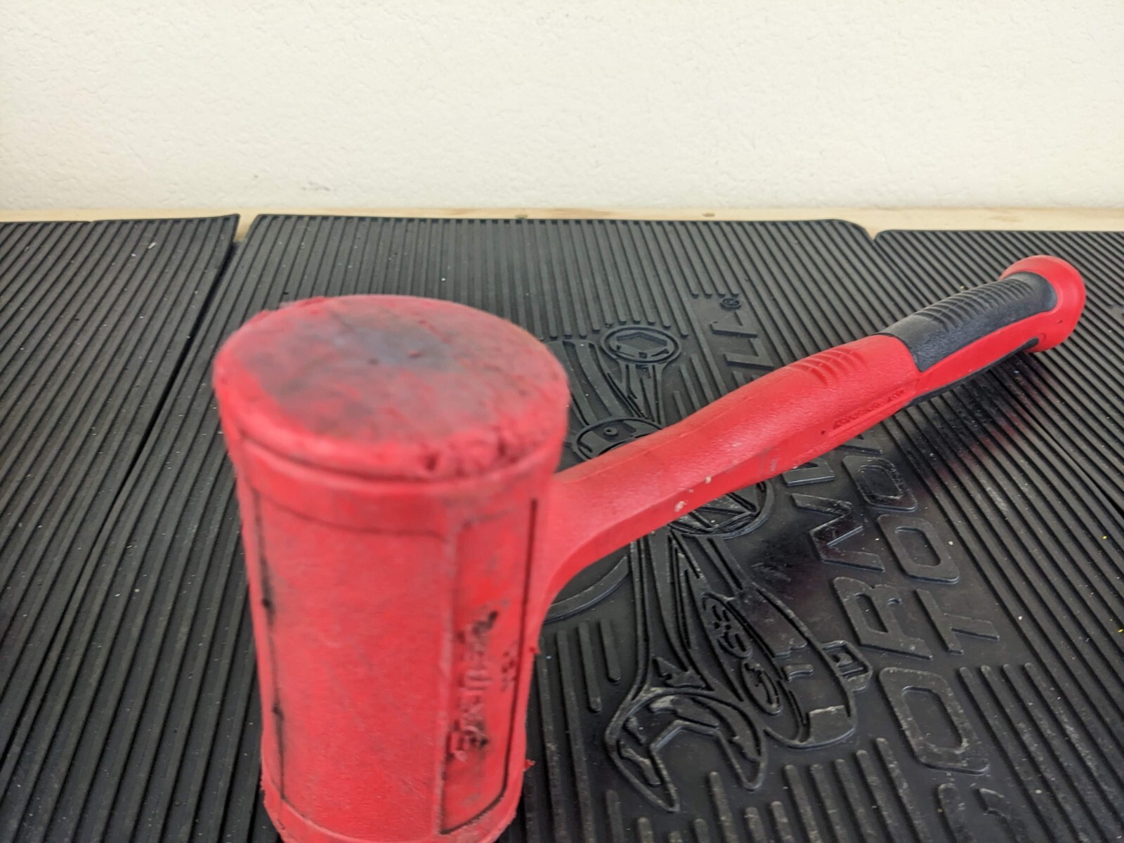 #as022 Snap-On HBFE48 Dead Blow 48-Ounce Soft Grip Hammer RED