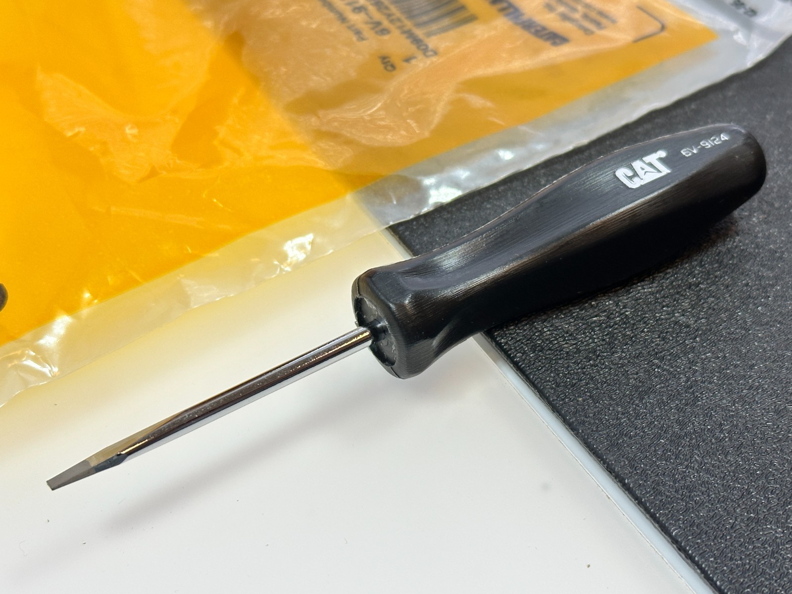 NEW Caterpillar CAT Tools USA 6V-9124 Slotted Black Handle Pocket Screwdriver