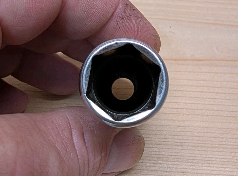 Snap-On SFS221 3/8″ Drive 11/16″ 6 Point Deep Socket Chrome Clean