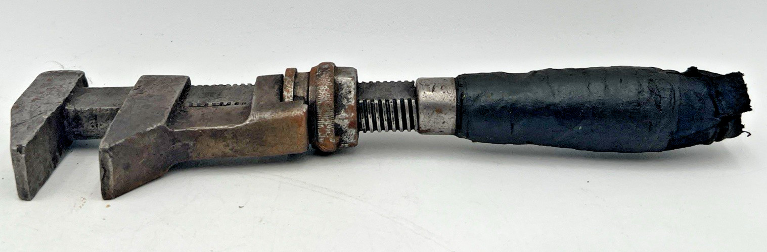 BEMIS & CALL H & T. CO. MONKEY WRENCH 12″ ADJUSTABLE WORN HANDLE