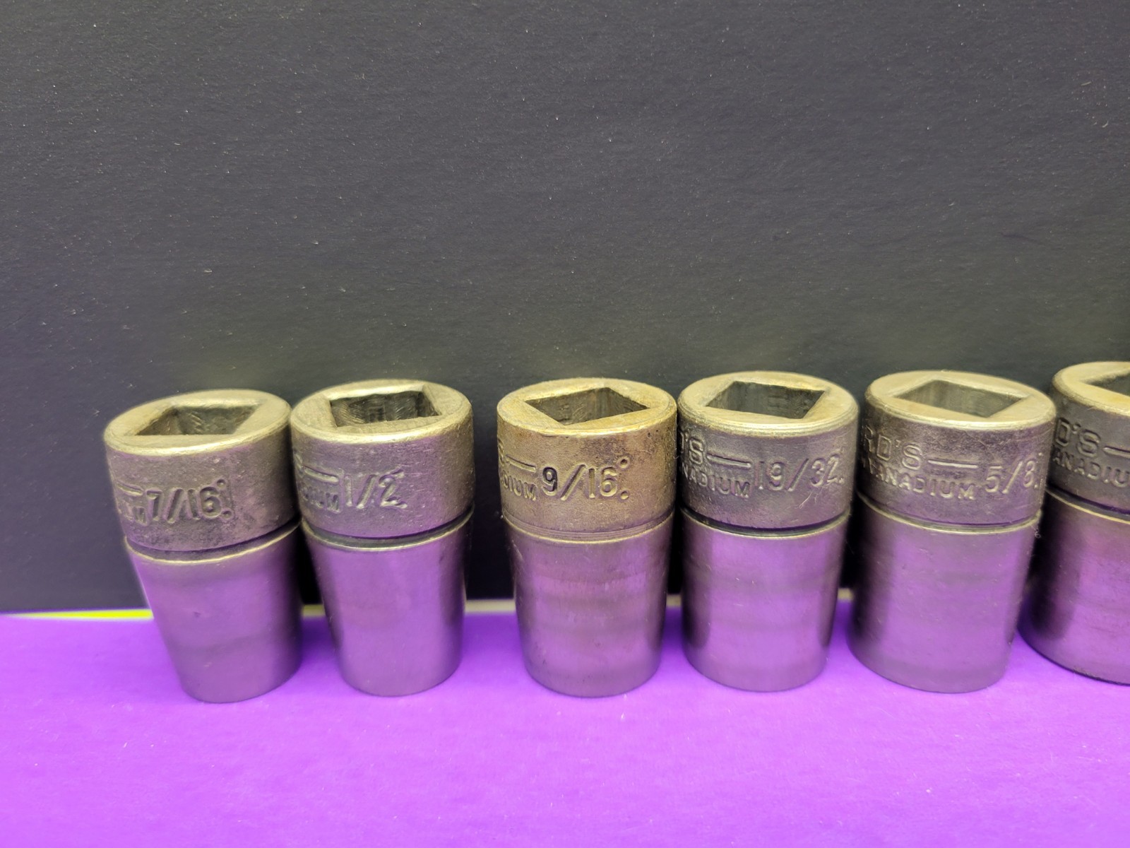 16 VINTAGE WARD’s 1/2 DRIVE SHALLOW SOCKET SET 12PT. 7/16″-7/8″ & 1″TO 1 1/4″