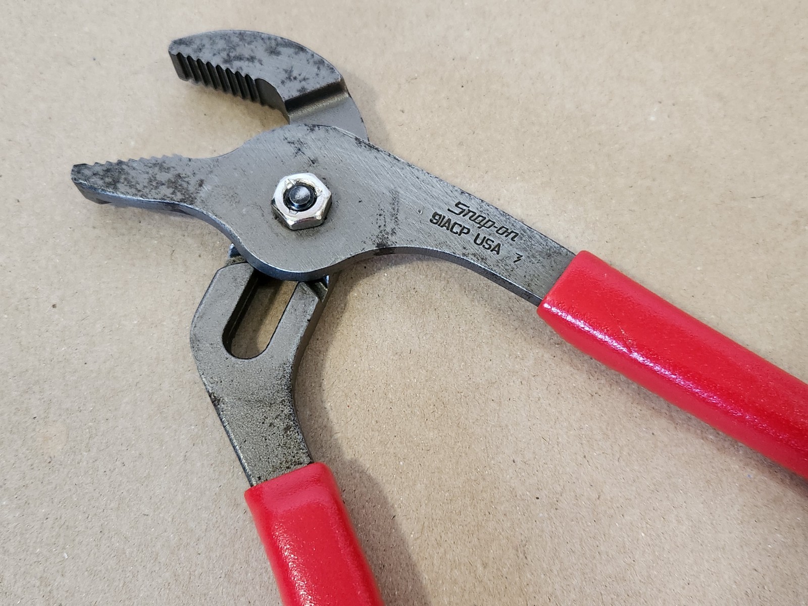 Snap On 91ACP 9″ Adjustable Joint Interlocking Channel Pliers RED