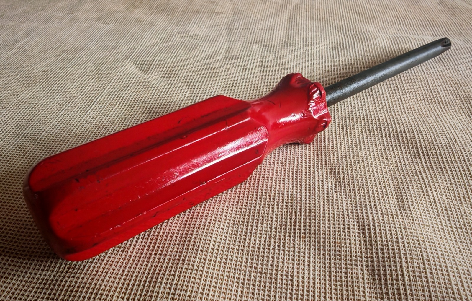 Vintage Red Handle Phillips Screwdriver – Classic Workshop Tool – 17cm