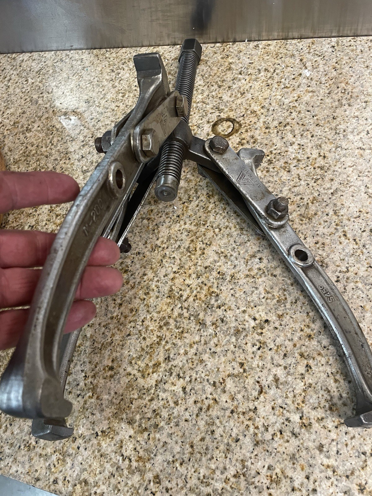 Alltrade Large 8 Inch 3 Jaw Inside Outside Professional Puller