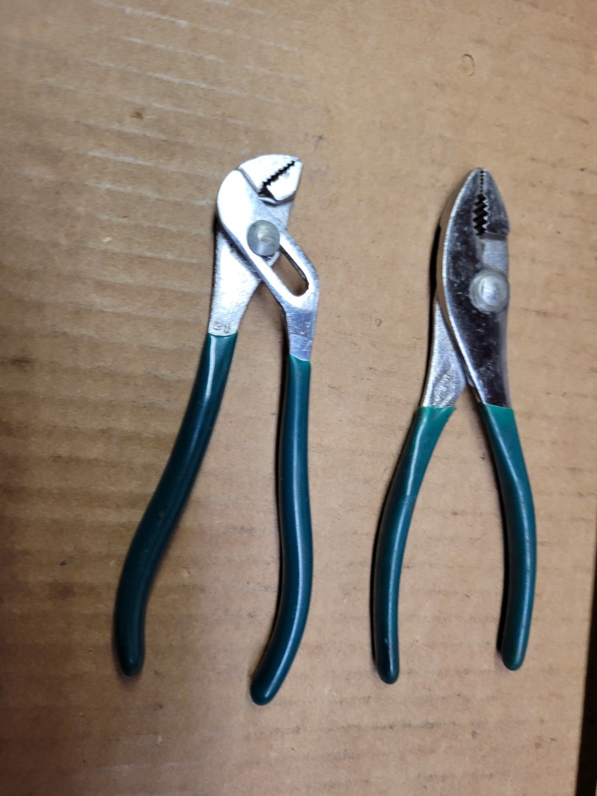 Diamond Tool & Horseshoe Green Handle 2-Piece Mine Pliers Set K14 + HL14